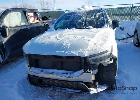 2021 Volvo Xc40 T5 R-Design from USA, damaged, VIN YV4162UM6M2442963